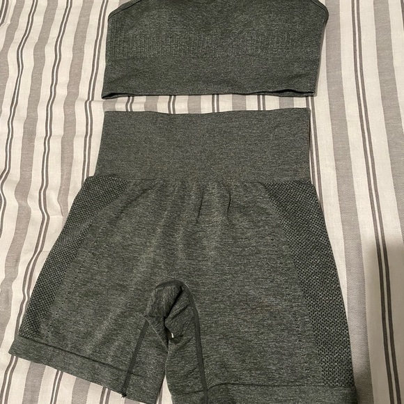 Green marl seamless work out set. - Picture 2 of 3